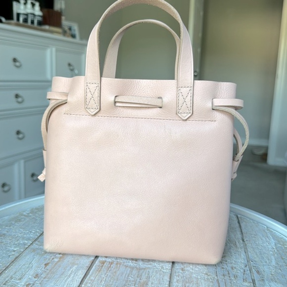 💗Madewell The Small Drawstring Transport Crossbody in Pale Pink
